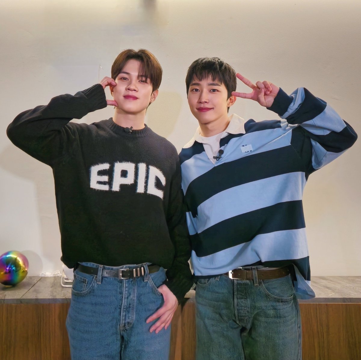 NFlyingofficial's tweet photo. [📸] まもなく推しです｜마모나쿠 최애데쓰

#NFlying #엔플라잉 #유회승 #YooHweSeung #서동성 #SeoDongSung https://t.co/n2jKTc8np4