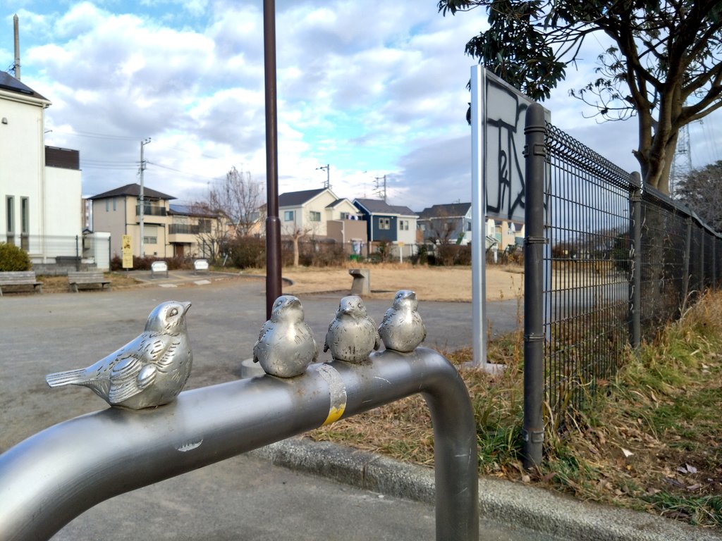 MinGoshTek4's tweet photo. 都県境で #ピコリーノ見つけた
境川左岸の町田市立小山中村公園入口

公園内に都県境あり、
3か所は、神奈川県民のピコリーノ
1か所だけ、東京都民のピコリーノ

写真① #相模原市
35.590324,139.380307
写真②
35.590177,139.380663
写真③
35.590055,139.380965
写真④ #町田市
35.589933,139.381263 https://t.co/OwuwFk5pmh