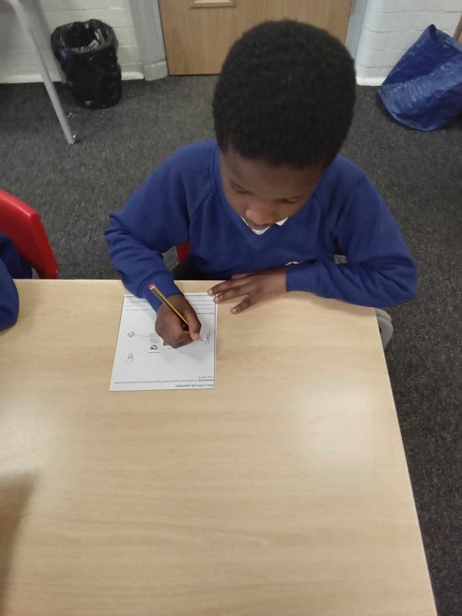 DeltaMerseyY6's tweet photo. In RE we are discussing faith and commitment. Rebecca showed faith by allowing herself to be directed around the classroom while blindfolded! #MPARE @DeltaMersey https://t.co/rBGOOqPDYU