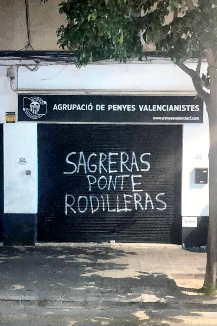 AMABLIM's tweet image. El equipo camino a 2 división y esta gentola pensando en entradas y cacaus. 
Sagreras ponte las rodilleras.