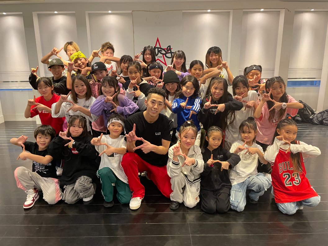 expg_studio's tweet photo. 【#NAGOYA】ダンスワークショップ開催レポート🕺
1月11日(土)に『#SEGASAMMYLUX』#KURASHOU によるダンスワークショップを開催!!
多くの方にご参加いただき、真剣さもありながら楽しくワークショップが実施できました❤️🔥
ご参加いただいた皆様、ありがとうございました!!
@kurashou_sslux https://t.co/AdAPOqRisN