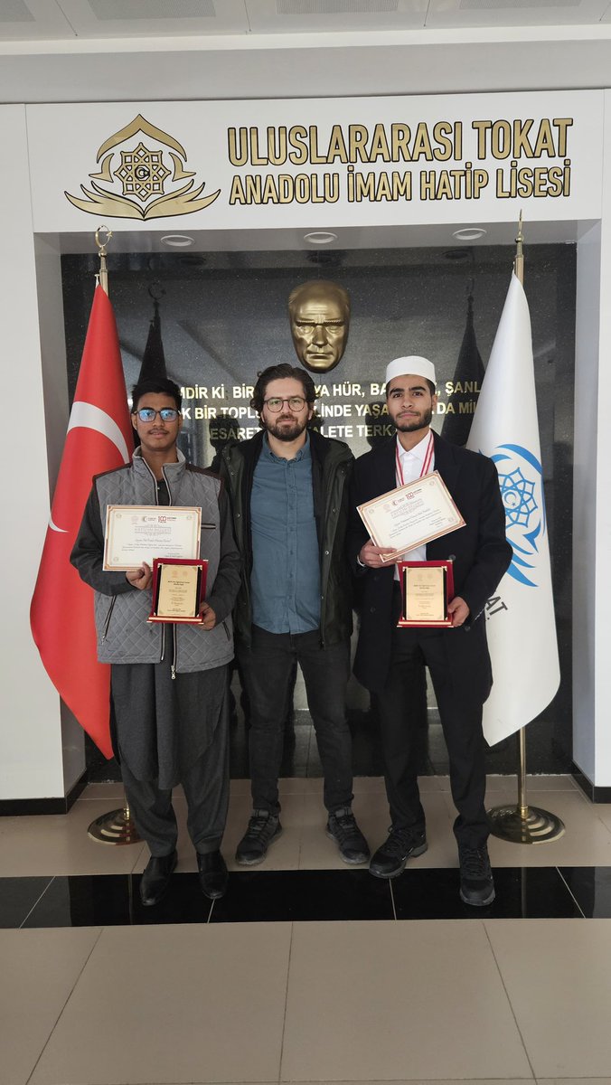 Tokat ili hafızlar 1.si öğrencimiz Muhammed Yusuf olurken. 
Kuran-ı Kerim'i güzel okuma yarışmasında il 2.si yine öğrencilerimizden Hasan Ratul olmuştur.
Evlatlarımızı tebrik ediyor, başarılarının devamını Rabbimizden niyaz ediyoruz.