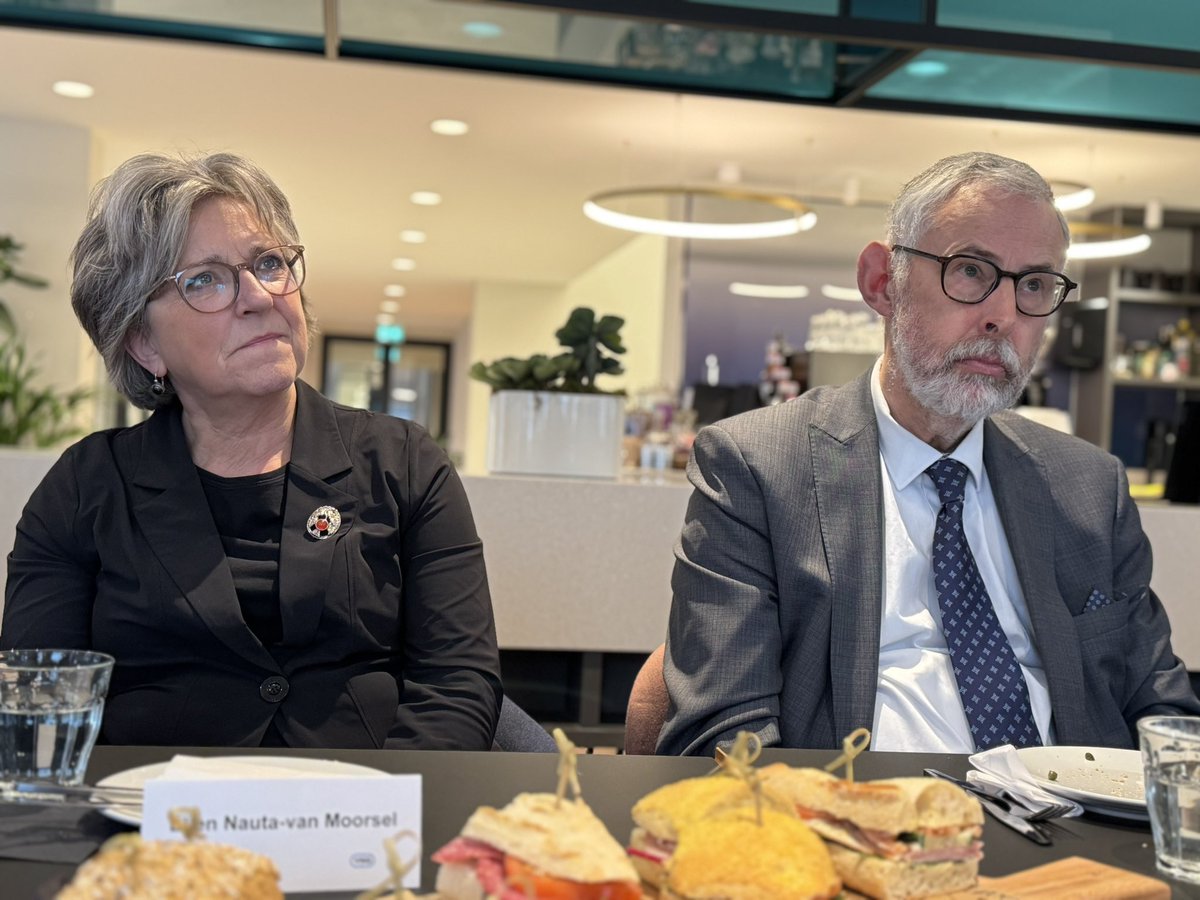 Bij de vergadering van de commissie Europa en Internationaal van de <a href="/VNGemeenten/">VNG</a> nemen we afscheid van 2 gewaardeerde collega’s <a href="/BurgNauta/">Ellen Nauta</a> en <a href="/robjonkman/">rob jonkman</a> met mooie woorden van <a href="/JeroensePieter/">Pieter Jeroense</a> tijdens de lunch 🇪🇺