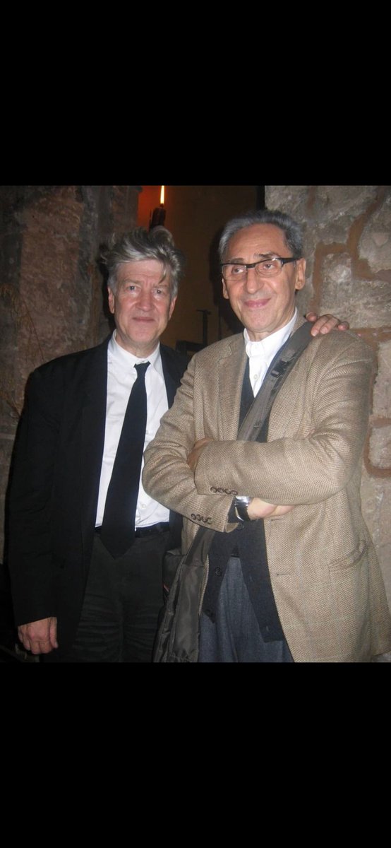 dafallerini's tweet photo. Bei film ne faranno, quelli ne faranno sempre. Ma mancano quei film che Lynch non ha mai potuto fare, quello che non abbiamo mai potuto vedere.

Anche per questo ci mancherà più di chiunque, Lynch, e con lui quello che non hanno voluto farci vedere.

Ora non c'è più tempo. https://t.co/rSzeXRqo5u