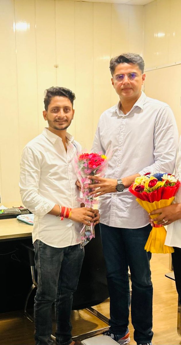 pcgurjar02's tweet photo. पिछले कई वर्षों से पार्टी के लिए एक समर्पित कार्यकर्ता के रूप में काम कर रहे भाई अजय सरधना को NSUI मौका जरूर दे
#कोटपुलती_NSUI_माँगे_अजय_सराधना
@SachinPilot @IndrajGurjarinc @varunchoudhary2 @VinodJakharIN @AjaySaradhna @NSUIRajasthan @nsui https://t.co/izwyx2JX1W
