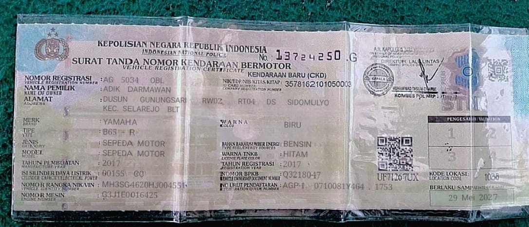 adek_darmawan's tweet photo. @e100ss 
Siapa tahu ada yang menemukan stnk motor yamaha  a/n Adik Darmawan jatuh di sekitaran Menganti mohon Hub. Atau Telp.WA 085733833597  atau kirimkan via paket  ke alamat jln. KIG raya selatan blok E no. 13 kebomas Gresik
Nb.akan ada imbalan 
Terima Kasih https://t.co/8qnyilXDCZ