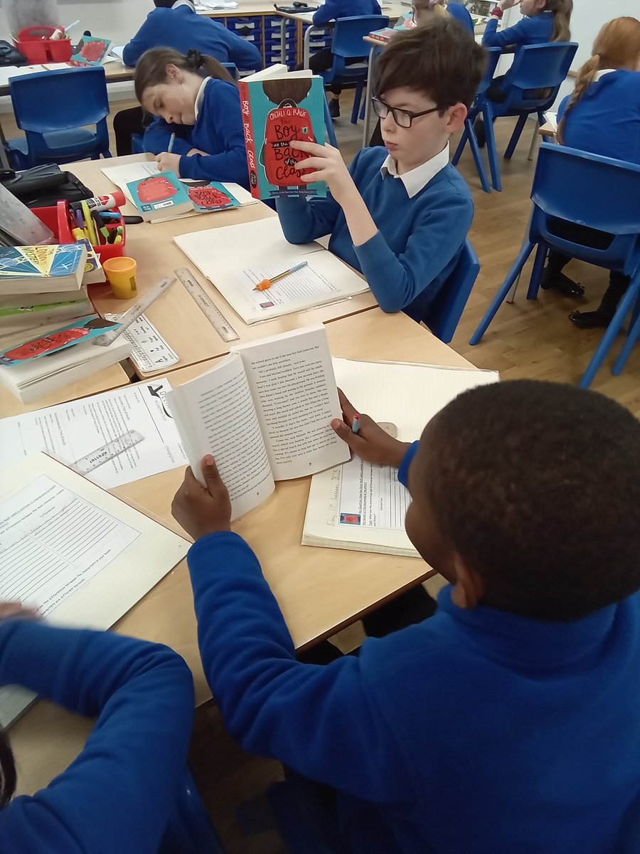 MerseyDeltaY5's tweet photo. We are comparing characters from our book and finding similarities and differences #MPAReading @DeltaMersey https://t.co/8gYz1EJD93