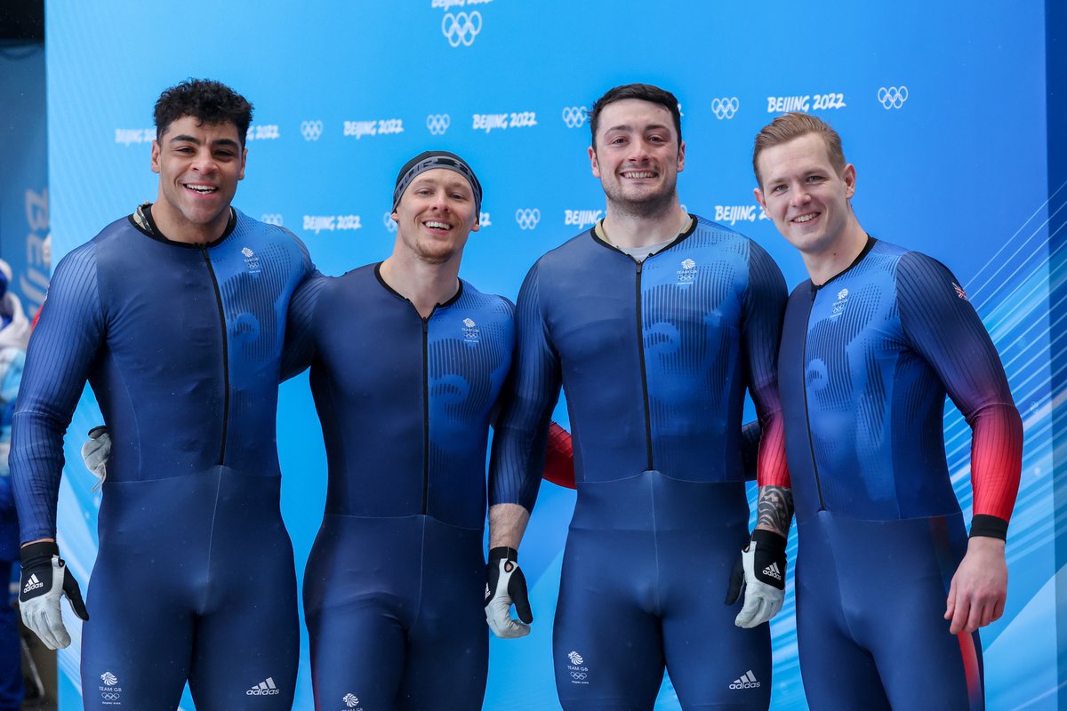 A sport where lads happily bulge,often with clear definition of the penis and testicles. An occasional bigger package but lot of these fit lads appear to have  little willies. Could be cold,but I find it horny they are willing to display their little ones between their big thighs