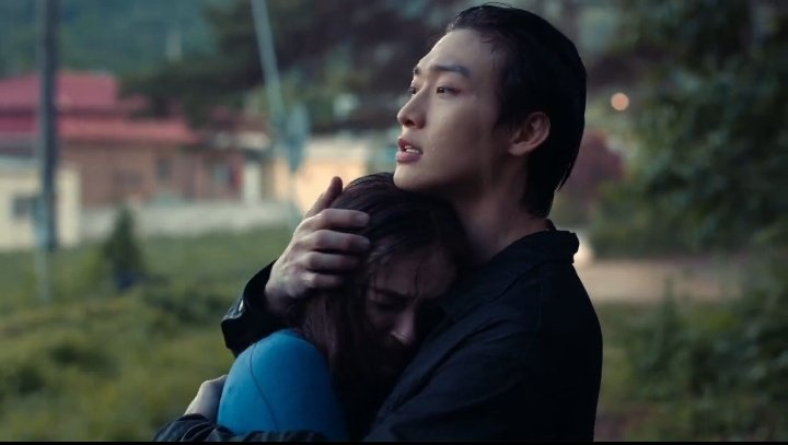 peetaspastry's tweet photo. yall wanted the kiss but minho switching his attitude with kitty and being so protective, caring, comforting, soft and delicate with her altered my brain chemistry more than a kiss could've done and that's what i love about enemies to lovers. #XOKitty #XOKittyS2 #XOKitty2 https://t.co/1FErZI5bKY