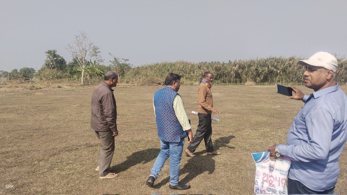 adhbhadrak's tweet photo. Identified Govt. land for construction of proposed CFC at Barasar  Natural Fibre &amp; Allied Cluster as per kind instruction of the Collector, Bhadrak jointly  by Asst. Director (Handicrafts), Bhadrak, HPO,Tihidi, R.I. Tihidi Tahasil.
@DM_Bhadrak
@HTH_Odisha https://t.co/BvcxKKsiW8