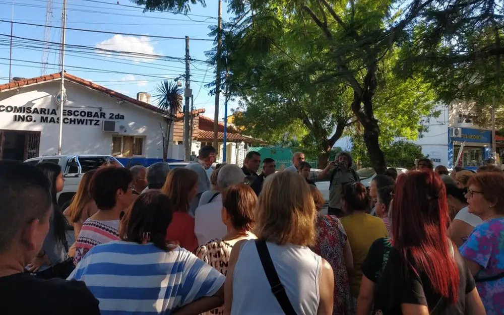 michiorazzo's tweet photo. Hoy habrá una marcha por inseguridad en Ing. Maschwitz, es la segunda en el año. También hubo una en Garín. En Belén los robos no cesan y ahora hasta un funcionario fue víctima. Es necesario que el gobernador @Kicillofok de una vez por todas nos dé la seguridad que merecemos. https://t.co/fGnkGZ5miL
