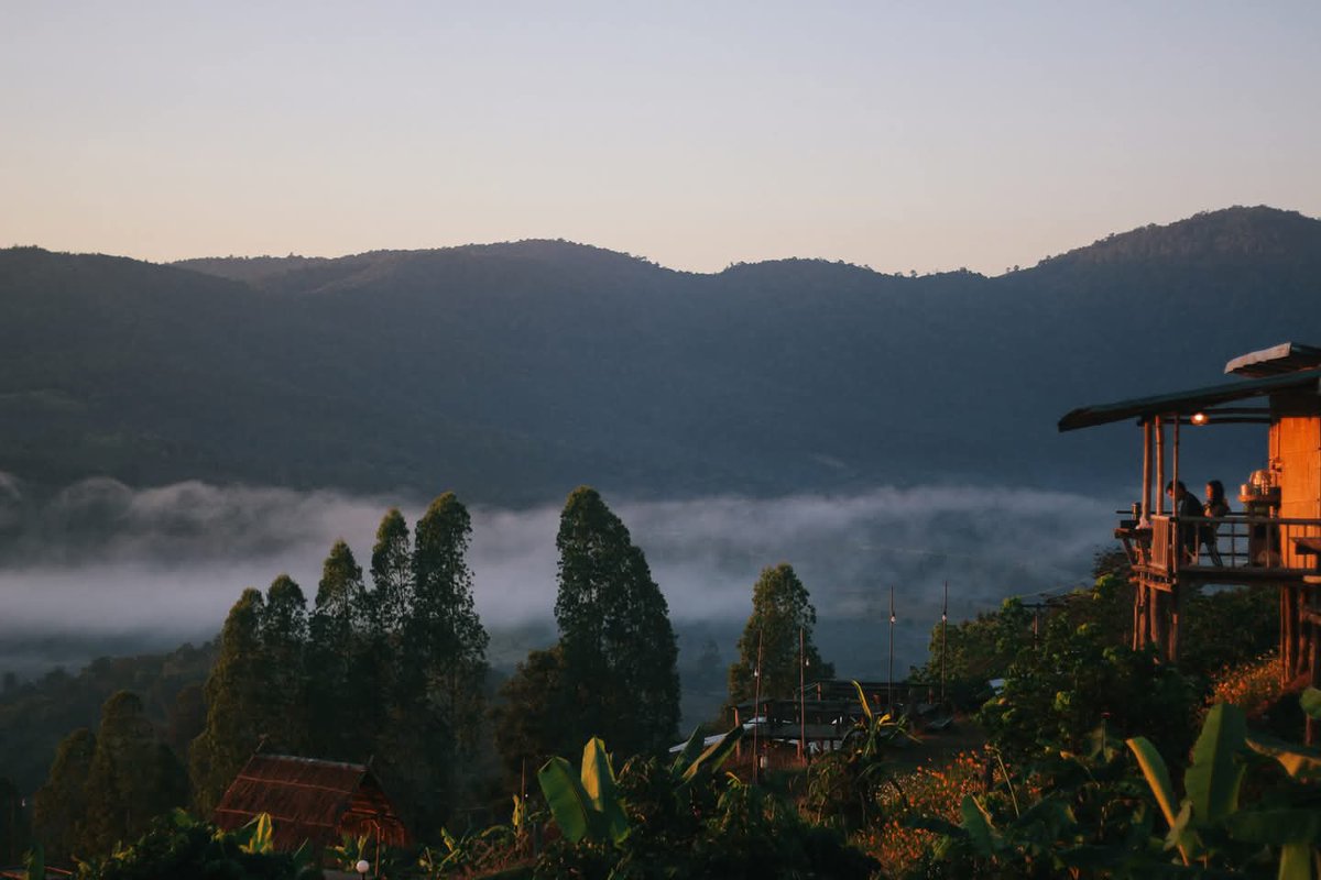 ความสุขไม่ได้อยู่ที่ ”ที่ไหน“ แต่อยู่ที่ ”เรา“ 
ลองหยุดมองหาความสุขจากสิ่งที่ไกลตัว แล้วกลับมามองตัวเองสิ เพราะบางทีสิ่งที่เราตามหามาตลอด อาจจะซ่อนอยู่ในสิ่งที่เรามองข้ามไป..🖤

#แคปชั่นโสด #แคปชั่นโดนๆ #แคปชั่นเหงา #แคปชั่นเด็ด #แคปชั่นอ่อย  #แคปชั่นความทรงจํา #แคปชั่นความสุข
