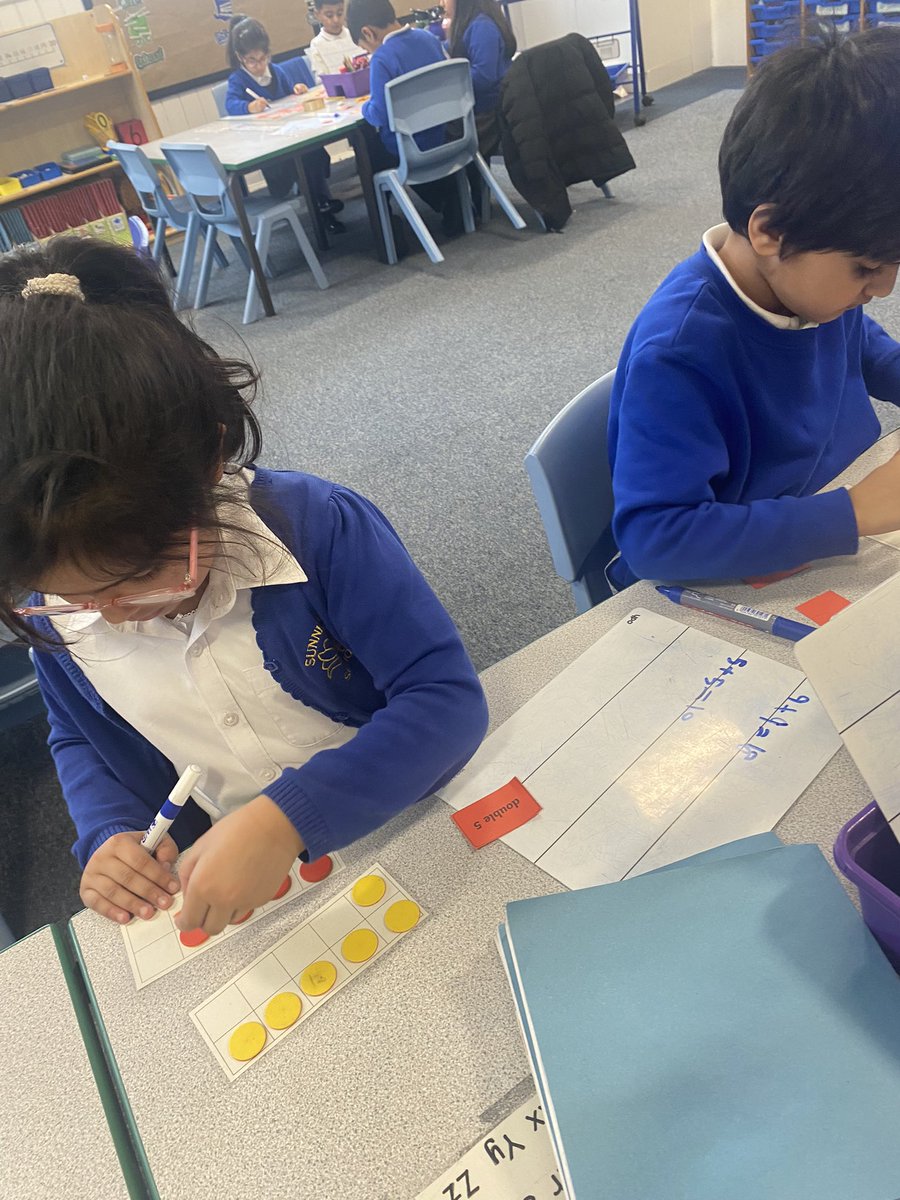 SunningHillPrim's tweet photo. 1H have been learning about doubles using counters and ten frames. https://t.co/Qsx112XqIu