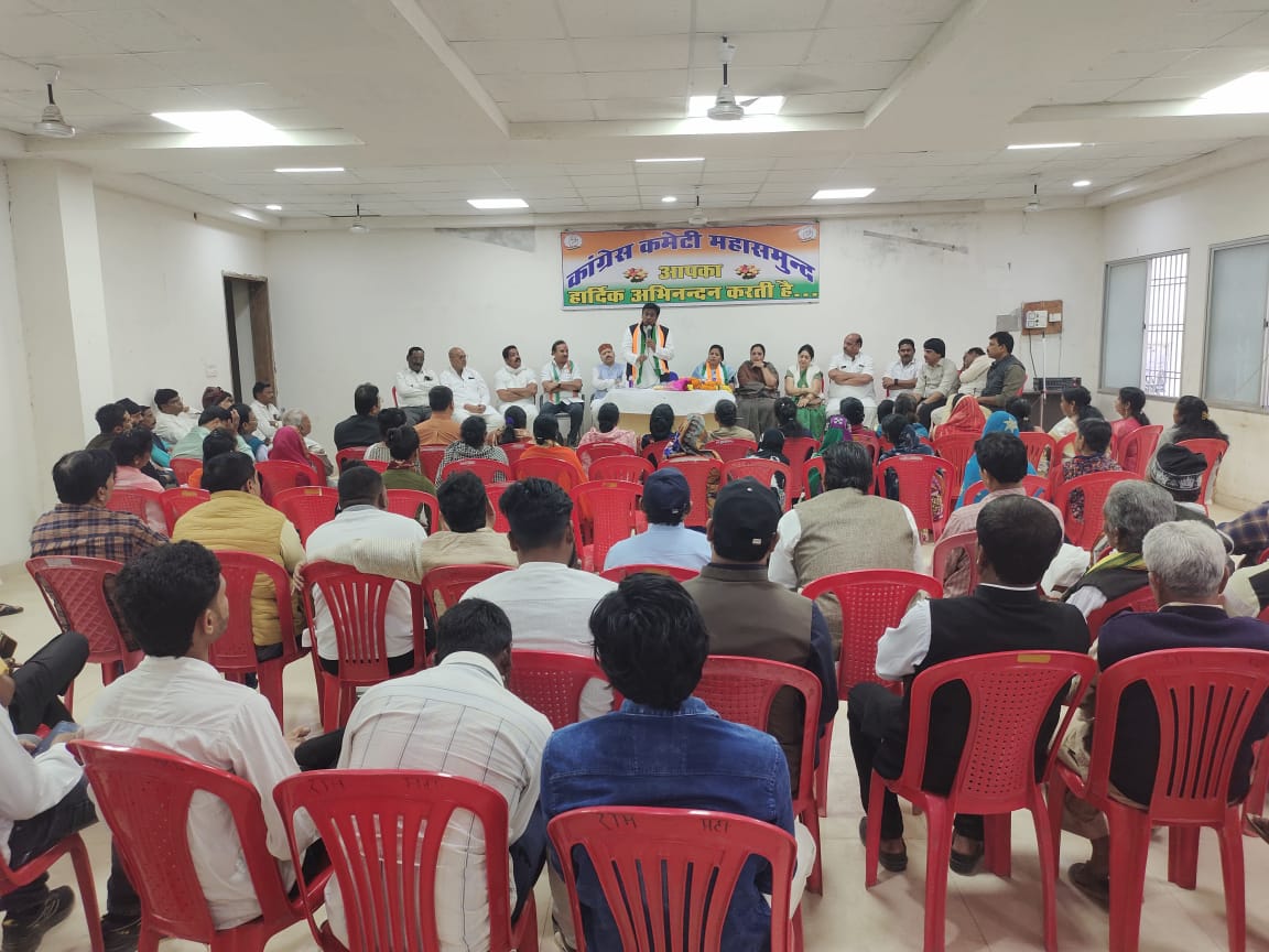 गतदिवस जिला महासमुंद में आगामी नगरीय निकाय चुनाव की तैयारियों को लेकर आयोजित बैठक में पर्यवेक्षक के रूप में सम्मिलित होकर विस्तृत विचार-विमर्श किया।  
चुनाव प्रक्रिया को सुचारू रूप से संपन्न करने हेतु सभी पदाधिकारियों एवं कार्यकर्ताओं को आवश्यक दिशा-निर्देश प्रदान किए।  
संगठन की