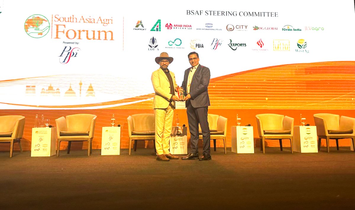 StarAgriGroup's tweet photo. The discussion covered topics such as shifting consumer preferences, sustainable agricultural practices, and the growing role of technology in grain production and supply chain management.
#StarAgri #SouthAsiaAgriForum #Panelist #Agriculture https://t.co/8nkALTLjLp