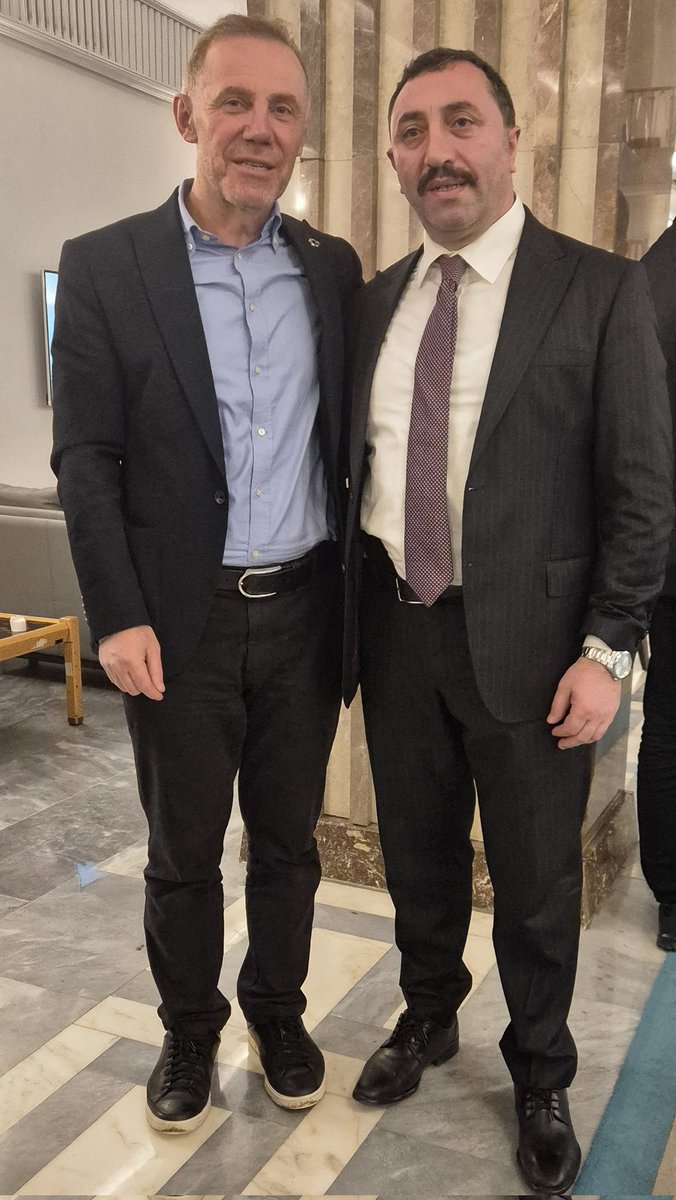 iMisirlioglu's tweet photo. "Erbakan'ın kamyonet"indeki gizemli ismi TBMM'de buldum: Mustafa Ulu. 
Eski Bakan, Trabzon MV Karaismailoğlu’nun danışmanlığını yapıyor. 
Oflu kardeşim beni adeta 90'lara götürdü.
Bu kamyonetten bir cumhurbaşkanı, 2 başbakan, 1 bakan, 4 milletvekili ve 3 belediye başkanı çıktı. https://t.co/RPtSkyjNN5