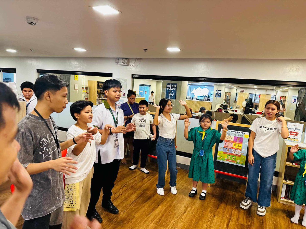 valcitylibrary's tweet photo. Tayo na't umindak kasama ang mga batang Valenzuelano sa I Like to Move It! Salamat po sa aming mga Ate at Kuya!
Halina't tayo nang makinig ng kuwento bukas sa Halika Na! Storytime.
#ILiketoMoveIt! #ValACE #AklatanNatinIto #AkoAtngAklatan #ValenzuelaCityLibrary https://t.co/OH3gkI48li