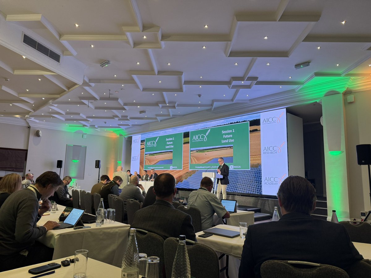 dannielle_roche's tweet image. Great time at the @AICC1981 Industry Day on behalf of @CeresResearch_ . Particularly timely technical session on #glyphosate by key players, including the wonderfully calm and clear session by @WeedSciJohn