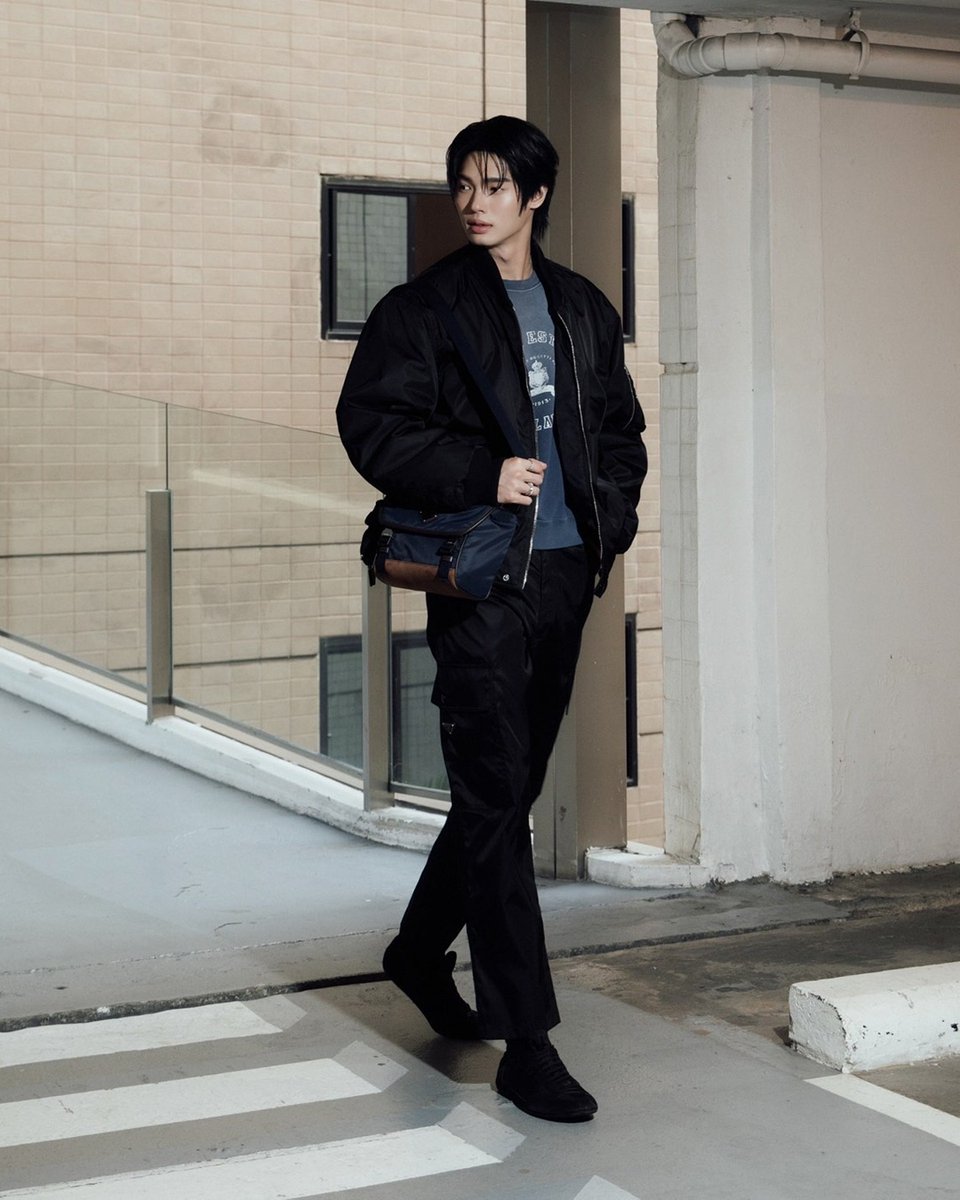 prada_japan's tweet photo. #プラダ のルックをまとったアンバサダーのウィン─2025年秋冬メンズファッションショーに出席するため、ミラノへ出発。

@winmetawin
#PradaFW25
#MiucciaPrada
#RafSimons https://t.co/6kDCfTJFTe