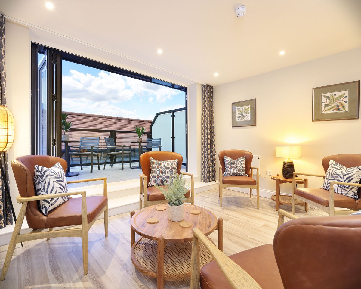 BeechcroftHomes's tweet photo. We are delighted to announce that the residents' lounge is now open at Longcross Place in #Wallingford, Oxfordshire.

Tucked away just off Winterbrook, Longcross Place is an exclusive retirement development.

Find out more: https://t.co/X7YDbMhiM3 https://t.co/LnX7Js0VF7