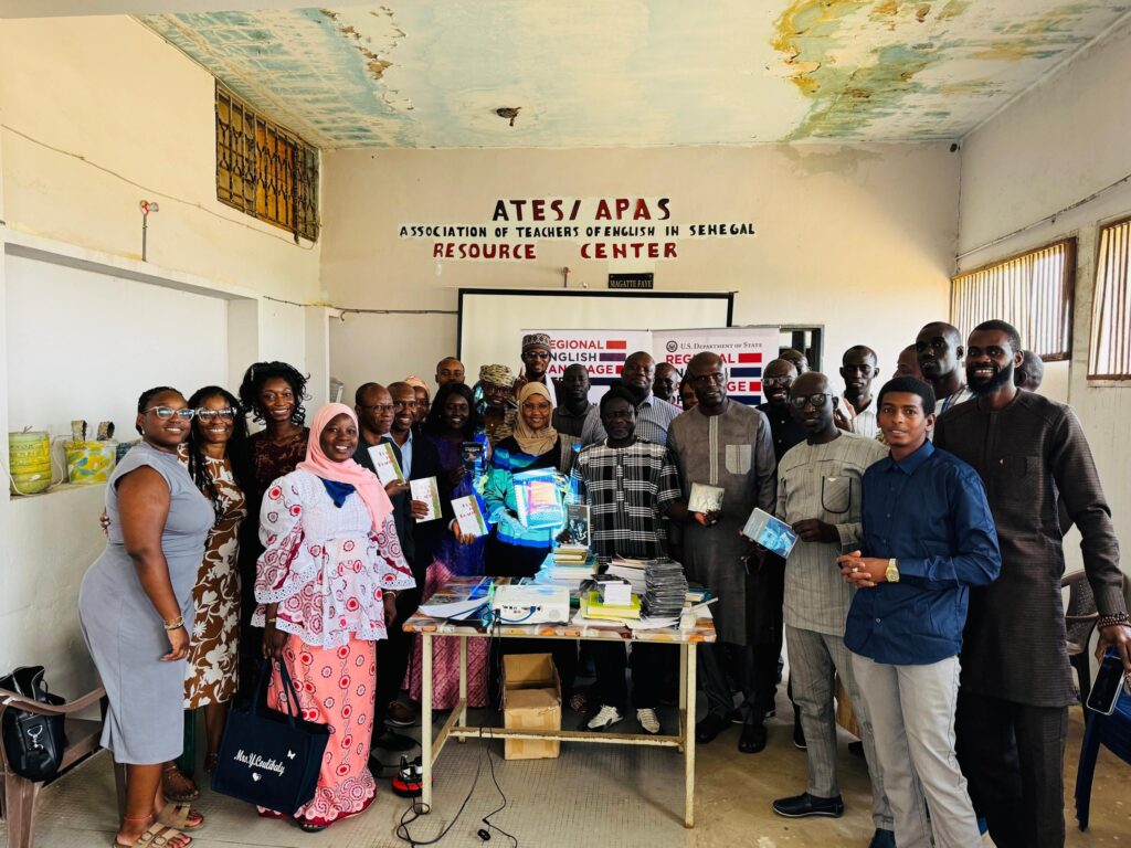 Everyone could use a brain boost 🧠, and #ELFellow Keilon Johnson led a workshop on just that! At the ATES training center in #Senegal, Keilon shared the science behind brain breaks and how they support students’ focus, creativity, and critical thinking.

#LifeOfAFellow