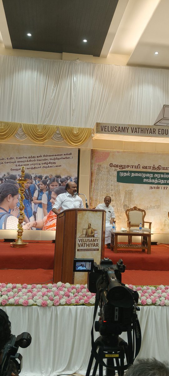 vvedutrust's tweet photo. வேலுசாமி வாத்தியார் கல்வி அறக்கட்டளை

முதல் தலைமுறை அரசுப்பள்ளி மாணவ, மாணவிகளுக்கு ஊக்கத்தொகை வழங்கும் விழா 1(2) https://t.co/QT4zcn0vKh