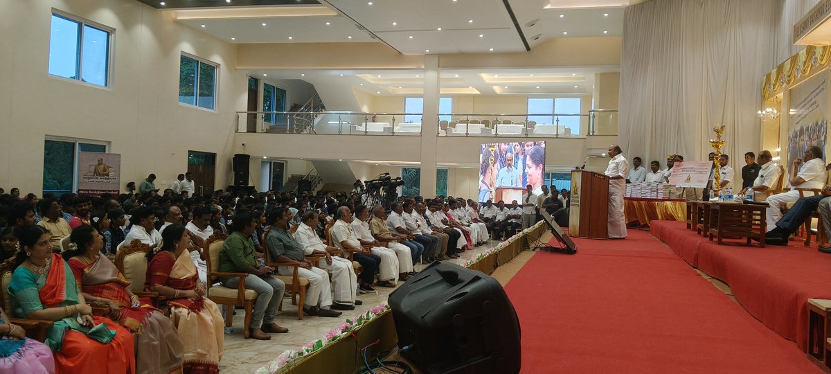 vvedutrust's tweet photo. வேலுசாமி வாத்தியார் கல்வி அறக்கட்டளை

முதல் தலைமுறை அரசுப்பள்ளி மாணவ, மாணவிகளுக்கு ஊக்கத்தொகை வழங்கும் விழா 1(2) https://t.co/QT4zcn0vKh