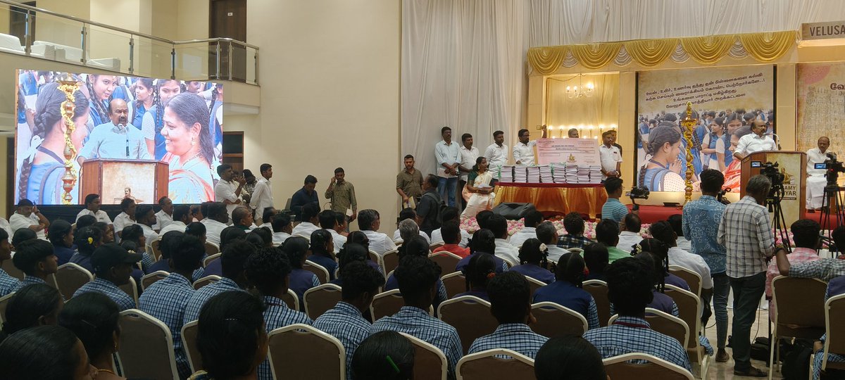 vvedutrust's tweet photo. வேலுசாமி வாத்தியார் கல்வி அறக்கட்டளை

முதல் தலைமுறை அரசுப்பள்ளி மாணவ, மாணவிகளுக்கு ஊக்கத்தொகை வழங்கும் விழா 2(2)l https://t.co/oQjQEg0kGq
