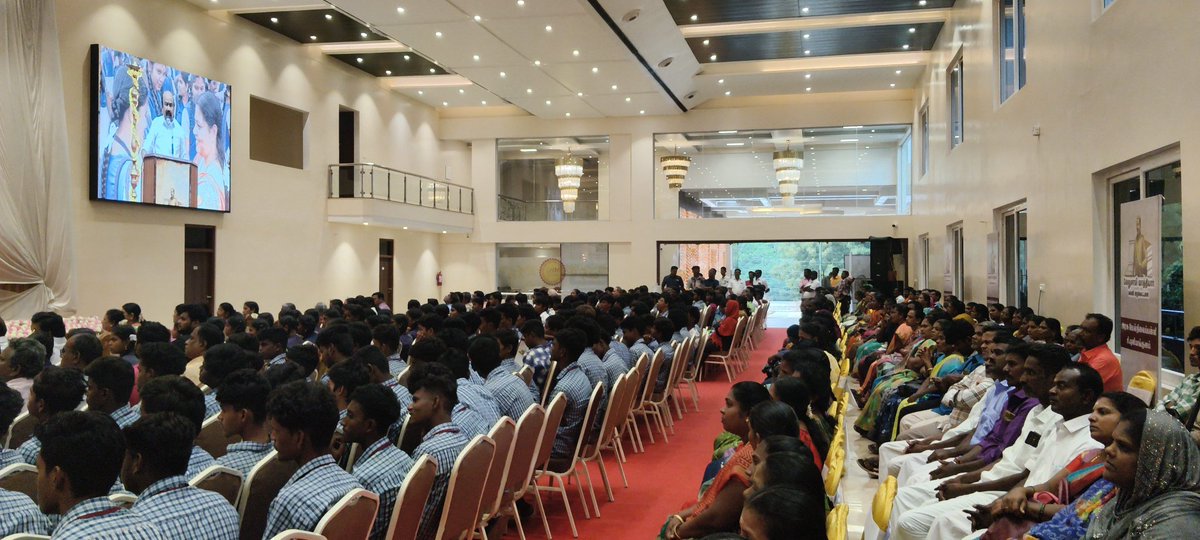 vvedutrust's tweet photo. வேலுசாமி வாத்தியார் கல்வி அறக்கட்டளை

முதல் தலைமுறை அரசுப்பள்ளி மாணவ, மாணவிகளுக்கு ஊக்கத்தொகை வழங்கும் விழா 2(2)l https://t.co/oQjQEg0kGq