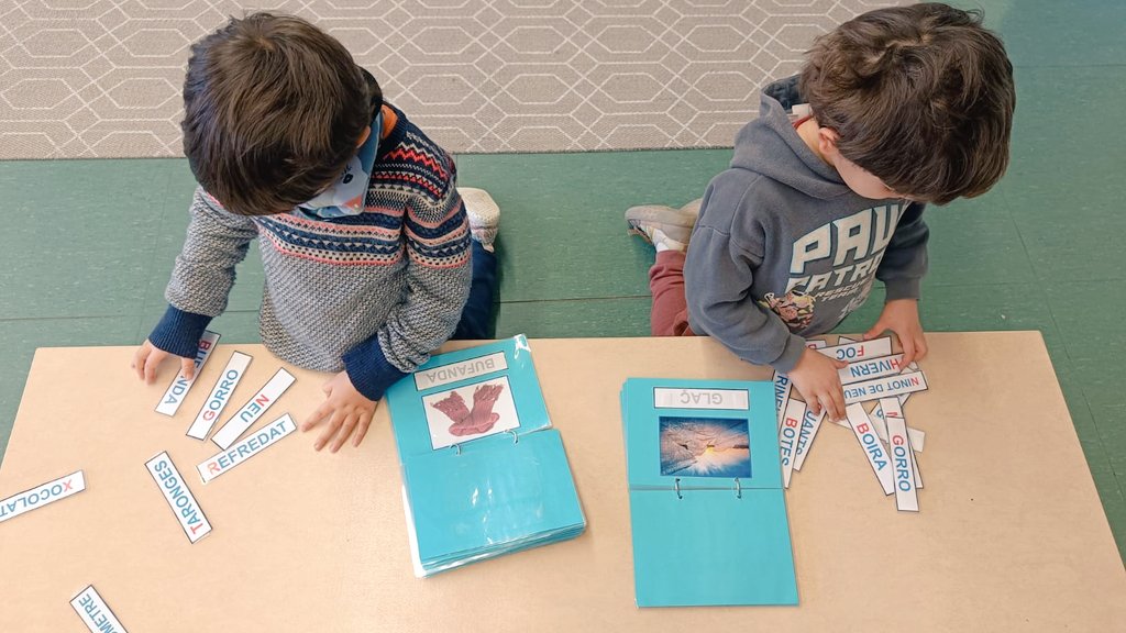 Amb aquest fred, els nens i nenes d’I5 estem fent moltes propostes de lectoescriptura relacionades amb l’hivern.