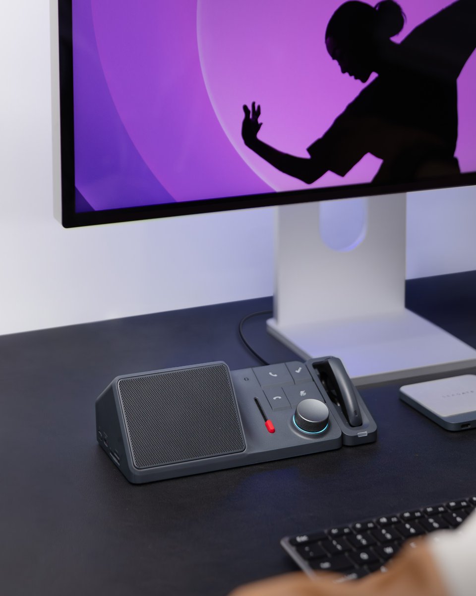 Hi_Dock's tweet image. Less is more. One to power all.

Imagine one docking station powers your peripherals, supercharges your meeting note-taking, and redefines audio.

Your desk&apos;s new MVP is here.

#HiDock #HiDockH1E #appletech #techandstyle #homeoffice #minimalaesthetic #desktopvibe #aivoicerecorder…