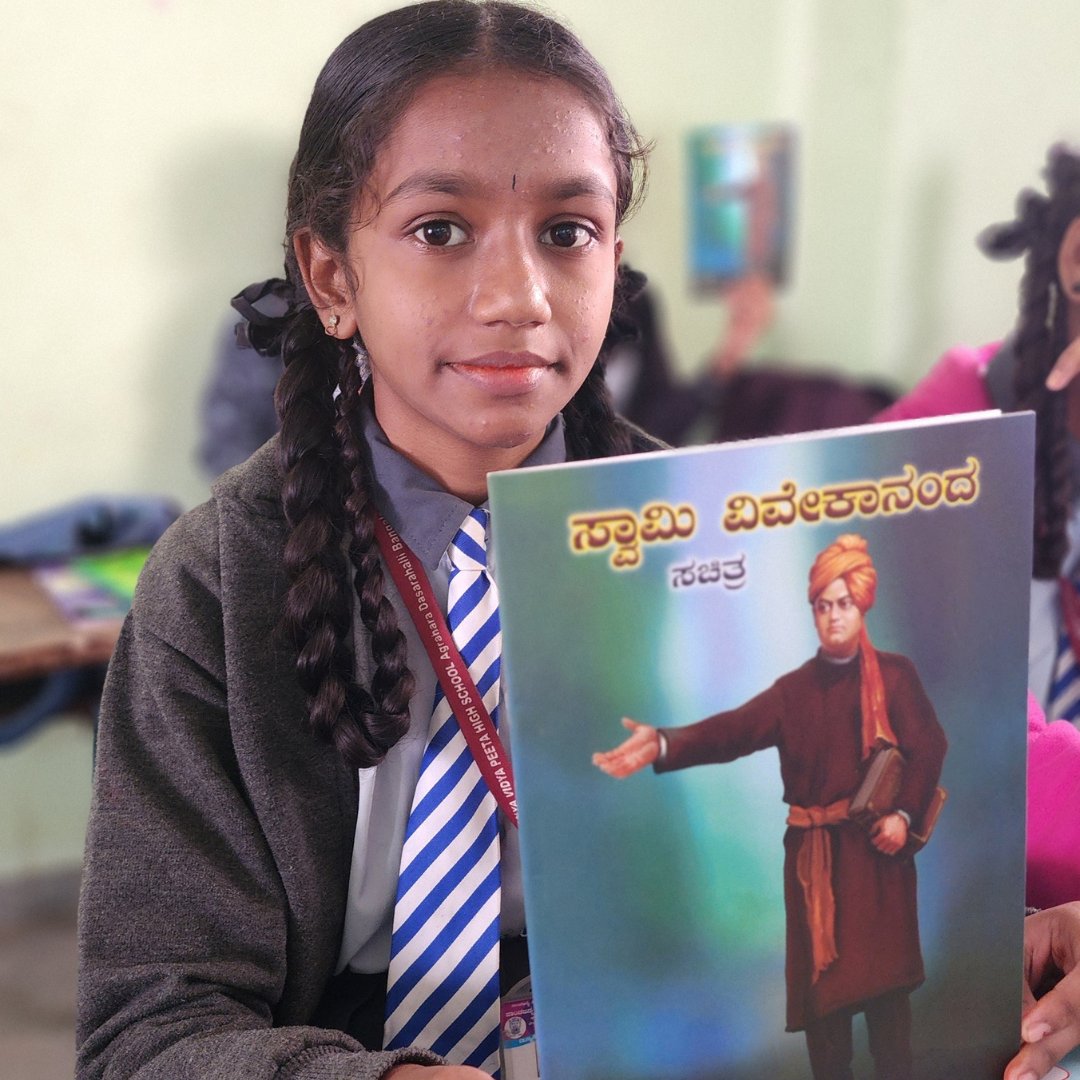 Yuva_Bengaluru's tweet photo. 🌟 Celebrating National Youth Day 2025 🌟

Yuva Bengaluru Trust introduced the inspiring character of Swami Vivekananda to children in our supported schools &amp; gifted pictorial books on his life story.

Grateful to our amazing volunteers for making this day special! 🙏 https://t.co/JBJGVdBlWc