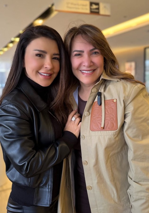 الجمال اللبناني و الخليجي 🥰 #joyawards 
<a href="/MaguyBouGhosn/">Maguy Bou Ghosn</a> <a href="/hudahussain_8/">هدى حسين</a>