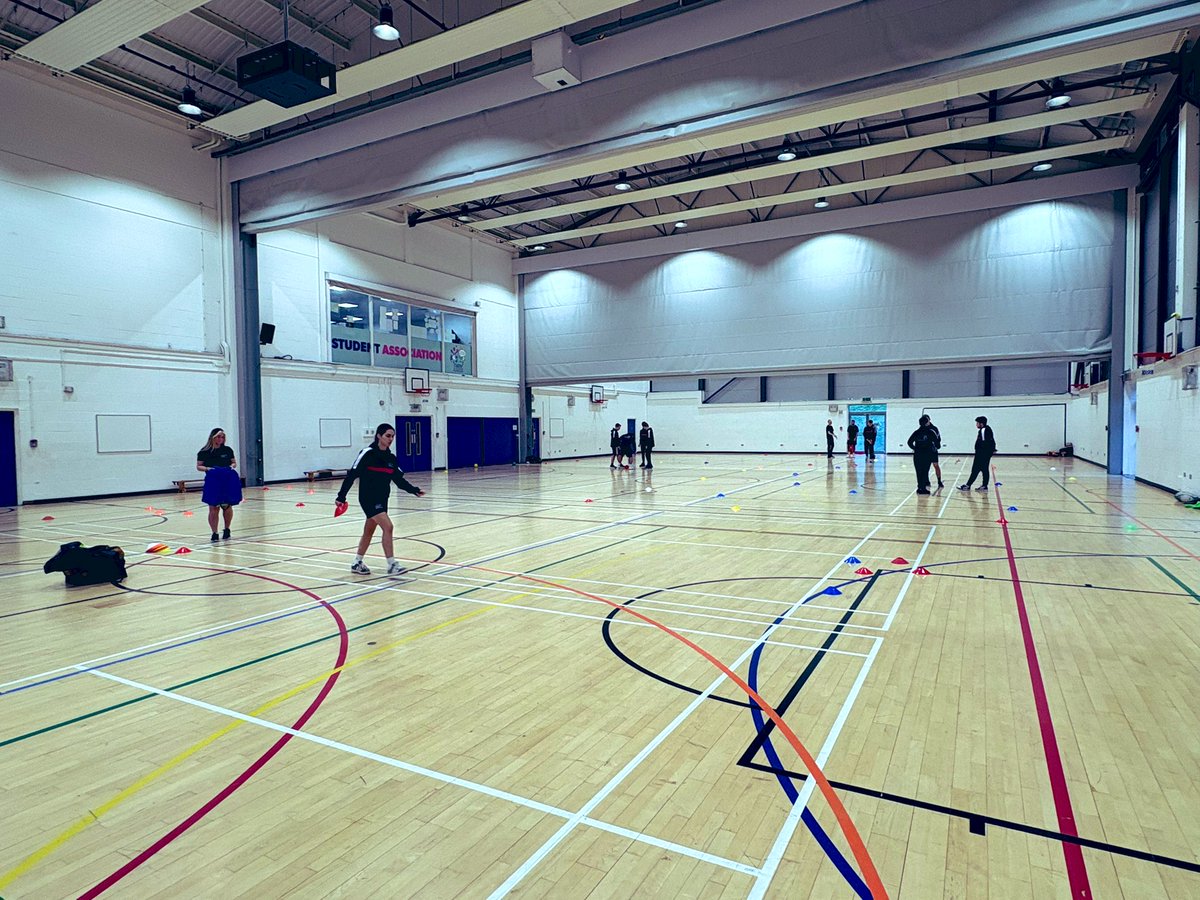 Laura Burns tweet media