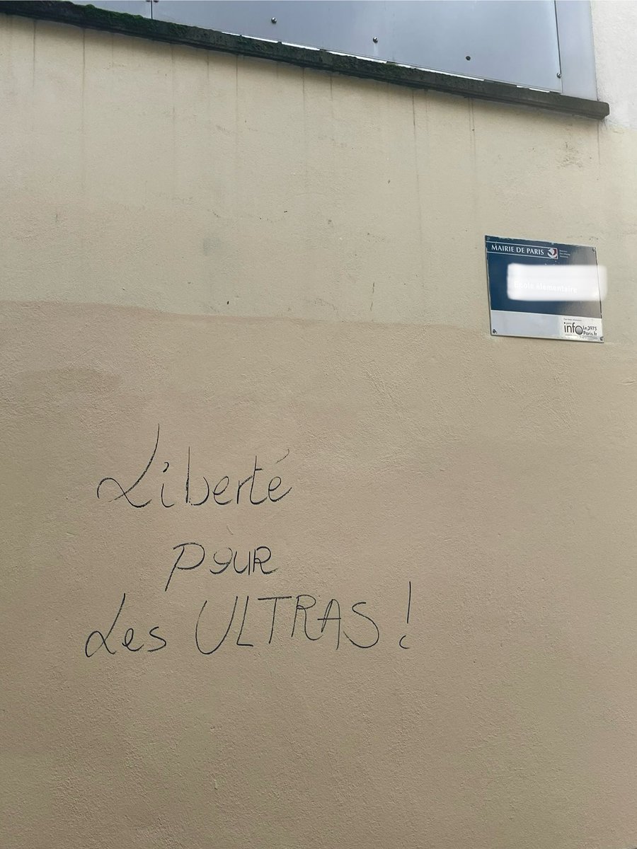 Rouge Direct (@rougedirect) on Twitter photo Bonjour <a href="/GuiraudInd/">David Guiraud</a>
"Liberté pour les Ultras!" est le message reçu à domicile comme menace pour que nous arrêtions notre lutte contre l’#homophobie dans le foot.
Du coup souhaitez-vous préciser que cette ""liberté"" s’arrête là où l’homophobie commence?
liberation.fr/societe/police… Bonjour <a href="/GuiraudInd/">David Guiraud</a>
"Liberté pour les Ultras!" est le message reçu à domicile comme menace pour que nous arrêtions notre lutte contre l’#homophobie dans le foot.
Du coup souhaitez-vous préciser que cette ""liberté"" s’arrête là où l’homophobie commence?
liberation.fr/societe/police…