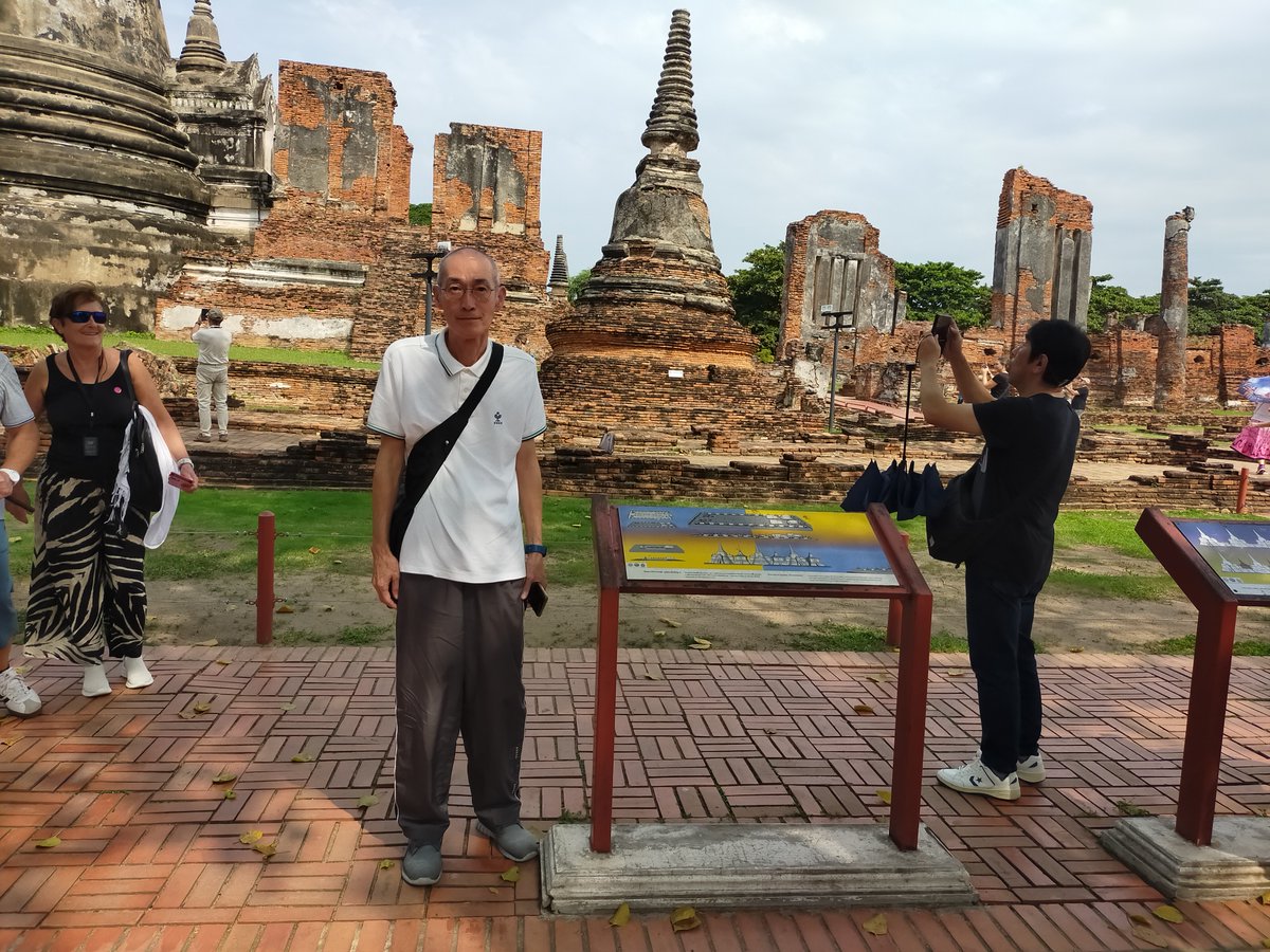 タイは新旧がはっきり分かれている観光地でした。バンコクは新しくきらびやかな古墳ばかりでしたが、その回りは色彩のない土色の古墳が多かったです。それはそれで素敵でしたが。