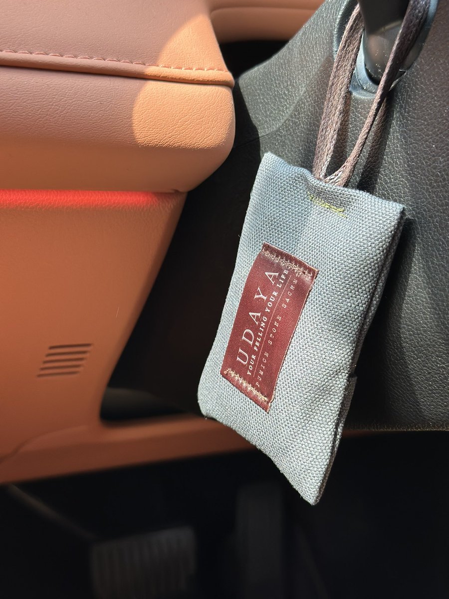 mrdexterian's tweet photo. โดนป้ายยามาอีกที ถุงหอม ￼MINI PUMICE STONE SACHET ของแบรนด์ Udaya 
.
สั่งกลิ่น ADEN กับ KINKIRI มาลอง เขาว่าขายดีอันดับ 1-2 ของร้านเขา
.
เลยลอง KINKIRI ก่อน คิดว่าถ้าอันดับสองโอเค อันดับหนึ่งก็ไม่น่าผิดหวัง
.
สรุปกลิ่น KINKIRI ให้สามผ่าน 👍
.
ไปลองกัน

🛒 https://t.co/6whojrHhq3 https://t.co/sTY3oW3BQ1