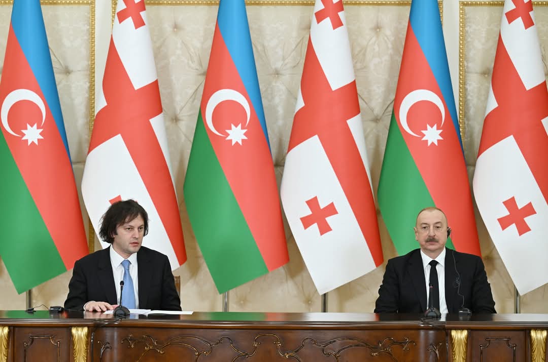 YAP_1992's tweet photo. Prezident İlham Əliyev və Baş nazir İrakli Kobaxidze mətbuata bəyanatlarla çıxış ediblər.

https://t.co/iy29PT5yjW https://t.co/UwvFGJxMAm