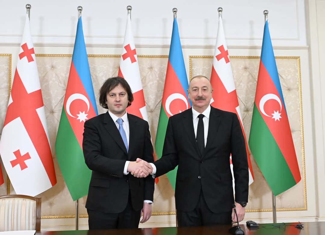 YAP_1992's tweet photo. Prezident İlham Əliyev və Baş nazir İrakli Kobaxidze mətbuata bəyanatlarla çıxış ediblər.

https://t.co/iy29PT5yjW https://t.co/UwvFGJxMAm