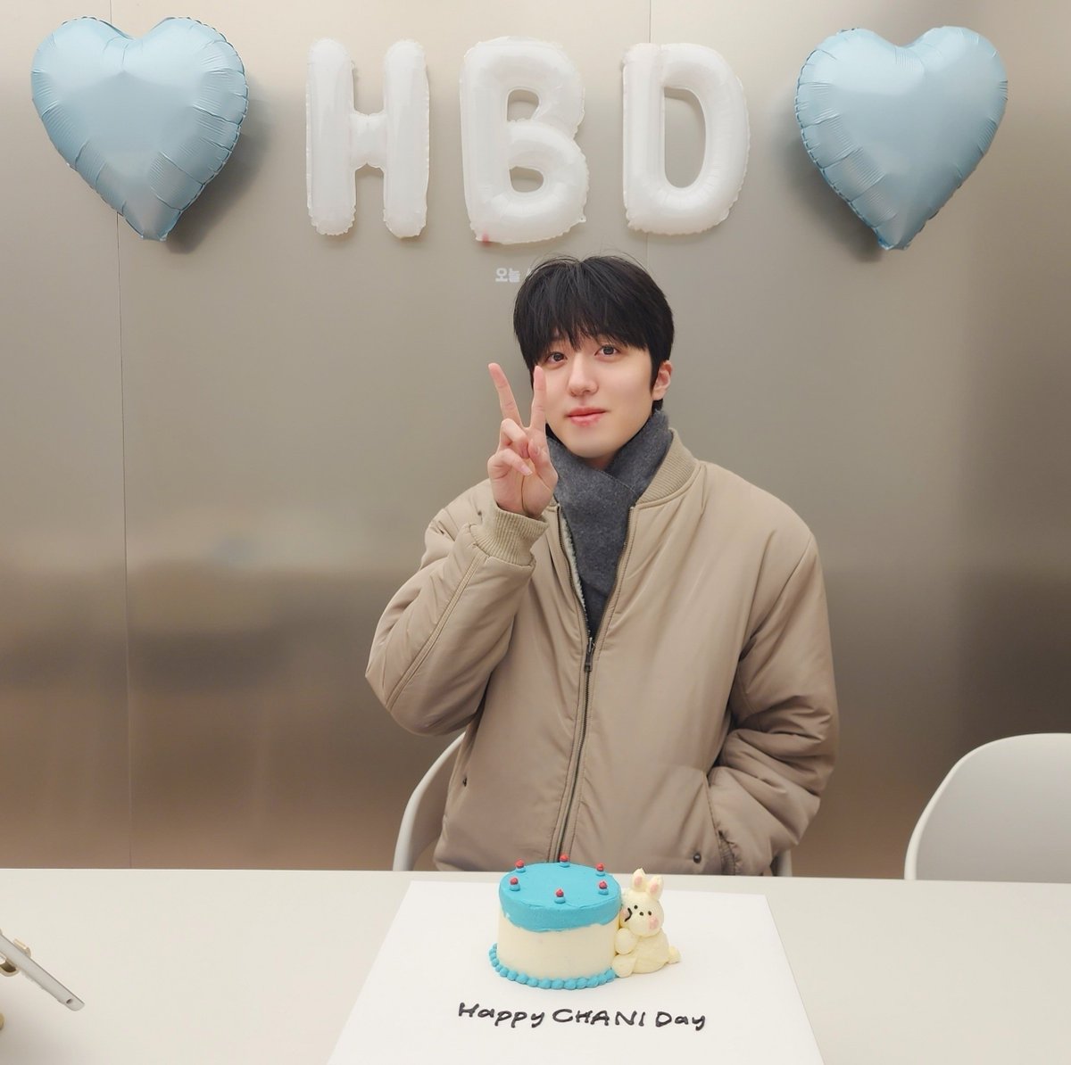 SF9_FANCLUB's tweet photo. [📸] 🤍 Happy CHA NI Day 🤍

판타지 덕분에 더 행복해진 막둥이 차니 생일 🥰

#SF9 #에스에프나인 #찬희 #CHANI https://t.co/M5FIhDFpEY