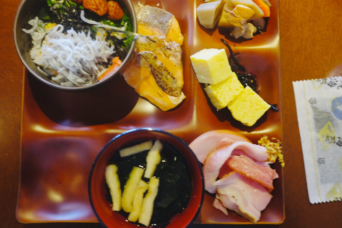 ULTRAJAPONE's tweet photo. 人生オンボロじゃが
時々ホテル宿泊するけど
やっぱり朝食おいしい・久しぶりの友だちと対面しておしゃべりが楽しい。
#obento #お弁当記録 ＃朝食　#ホテル ＃ライブキッチン　#キッチン https://t.co/MiHMXIHJyU