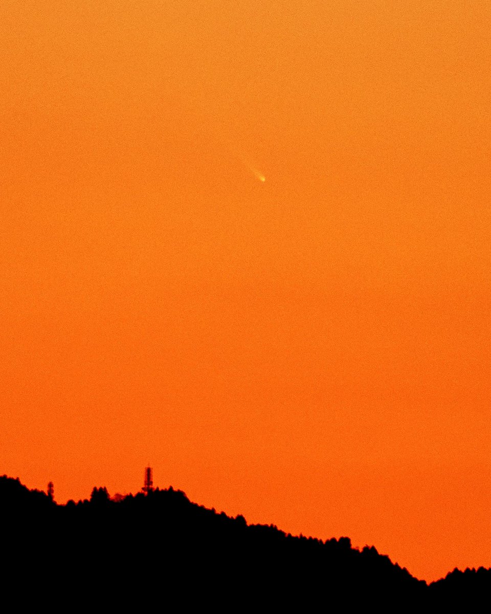 junstar14's tweet photo. アトラス彗星C/2024G3。17:26に確認、17:40に山に沈みました。om1のナイトビューが優秀なので彗星探しに活躍。カメラファインダーが一番きれいに見えます。

#アトラス彗星　#C2024G3　#2025年1月16日　#comet #atlas　#日本平 https://t.co/BVdowtSTEB