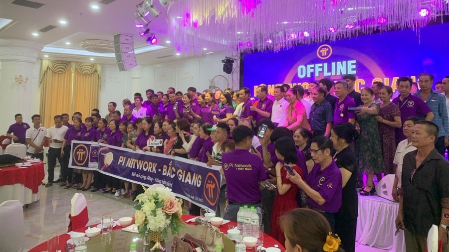 أضف إلى ذلك أن #PiNetwork تمتلك ما يزيد عن 60 مليون مستخدم نشط ومن الغريب أن لا نجد شركات الكنولوجيا (ميتا، جوجل، وغيرهم) لديها أي اهتماماً بقاعدة المستخدمين المليونية هذه من حول العالم!
هذا الصمت قابل للتأويل على الوجهان: النجاح واللا شيء!