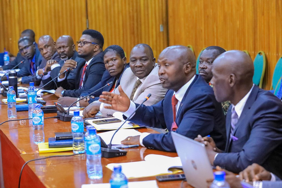 Parliament’s committee on Defense has thrown out the Minister for Defense, Mr Jacob Oboth-Oboth and consequently ordered him to produce President Museveni’s son, Gen Muhoozi Kainerugaba who serves as the Chief of Defense Forces (CDF), for questioning over his erratic posts on X