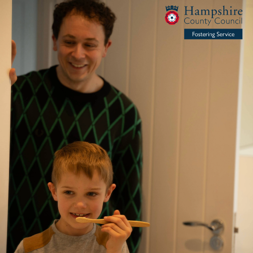 👨‍👩‍👧‍👦 What is a Respite Carer? They provide short-term care for children, giving their regular foster families a rest. We call these 'overnight stays.' Learn more about this rewarding role with <a href="/hantsconnect/">Hampshire County Council</a> #Fostering #Respitecare #Overnightstays #HampshireFostering