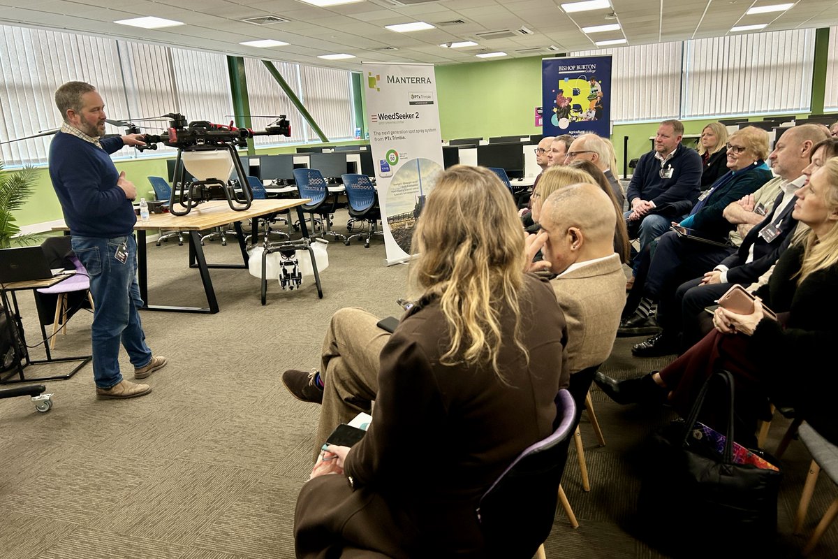 Hull College tweet media