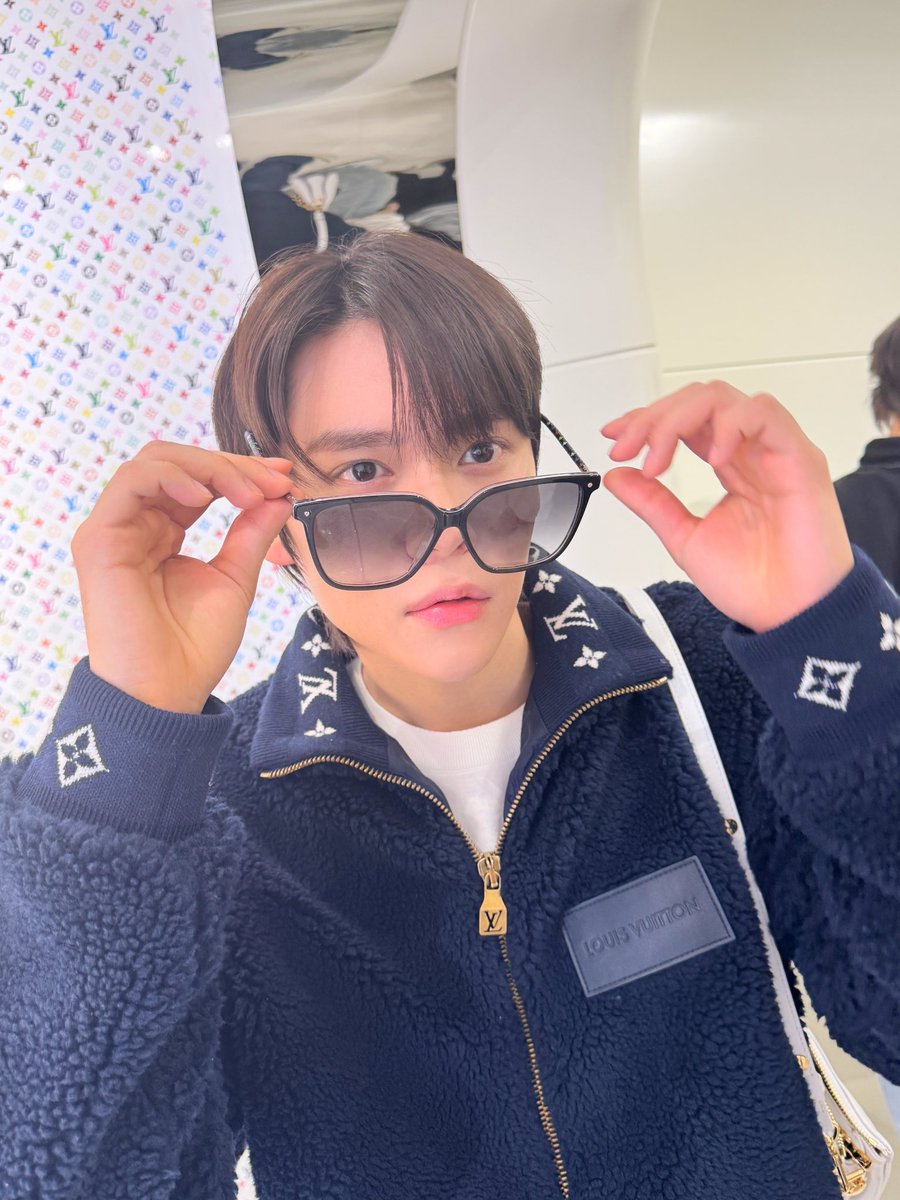 RIIZE_JPN's tweet image. LOUIS VUITTON × MURAKAMI POP-UP STORE📸

#LouisVuitton #LVxMurakami #LVFashion 
#TakashiMurakami #村上隆 @takashipom
#RIIZE #라이즈 
#RISEandREALIZE