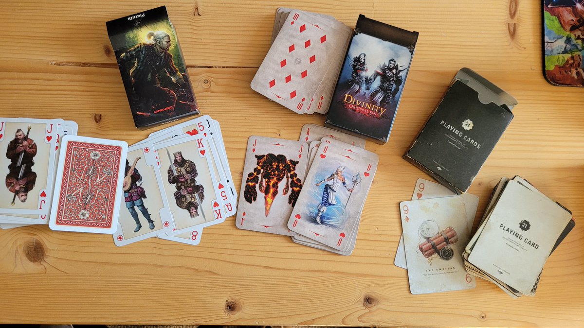 Collector's editions big box pc games with playing cards

gameroomramblings.com/2025/01/17/pla…
