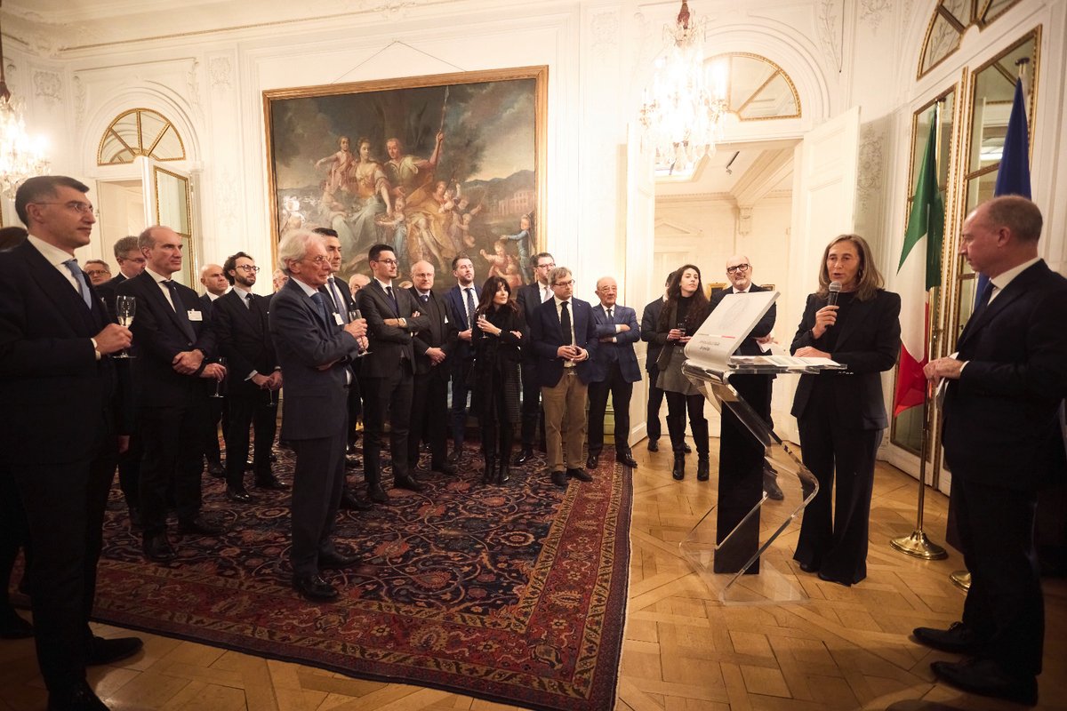 ItalyinBelgium's tweet photo. Con Federchimica all’Ambasciata a Bruxelles per presentare il comparto chimico italiano agli Eurodeputati italiani e approfondire le modalità con cui affrontare le sfide della transizione sostenibile e della competitività della filiera nel quadro europeo 
@Federchimica @ItalyinEU https://t.co/EGSDKg9RVX