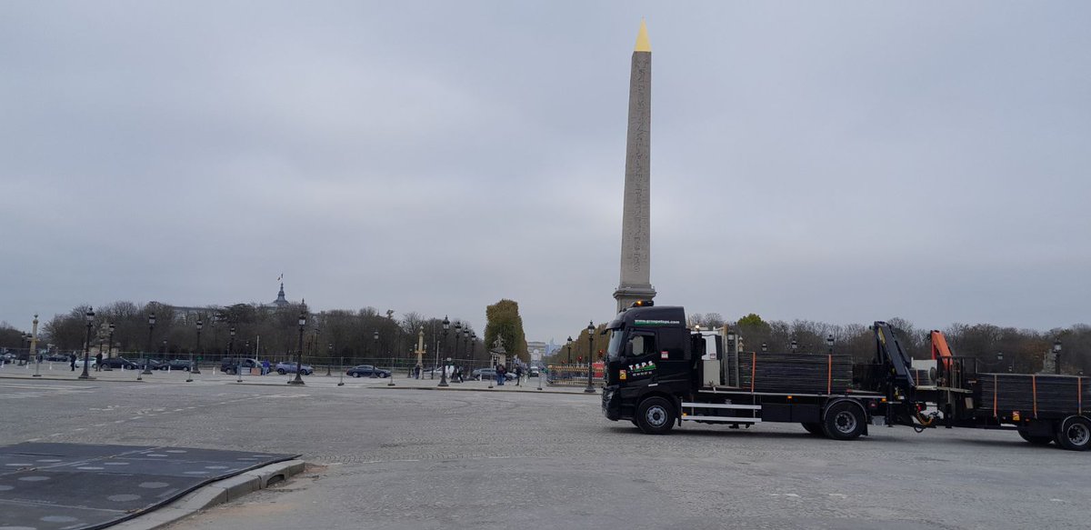 GroupeTSPS's tweet image. TSPS en action à la Place de la Concorde ! 🚧
Dans le cadre du Carrefour pour l&apos;Emploi à Paris, nous avons installé 2 575 m² de plaques pour :
✔️ Préserver les terres pleins
✔️ Faciliter la logistique pour poids lourds
✔️ Assurer la stabilité sur ce site historique